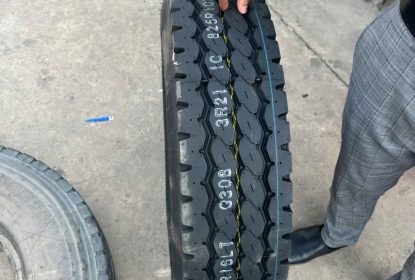 lam-the-nao-de-khong-bi-no-lop-o-to-giua-duong